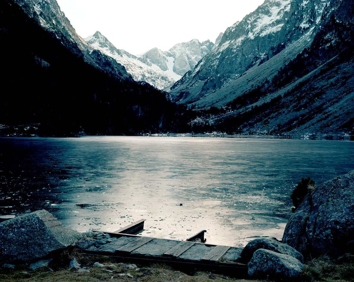lago helado , fotografía atística paisaje montañas de Pedro Vikingo