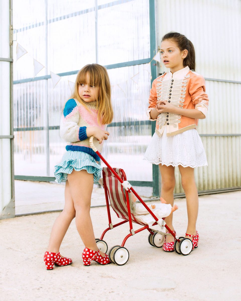 fotografía niñas moda con zapatos de flamencas.