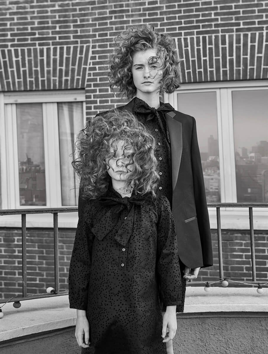 retrato madre e hija, fotografía de moda en blanco y negro de Sara Zorraquino
